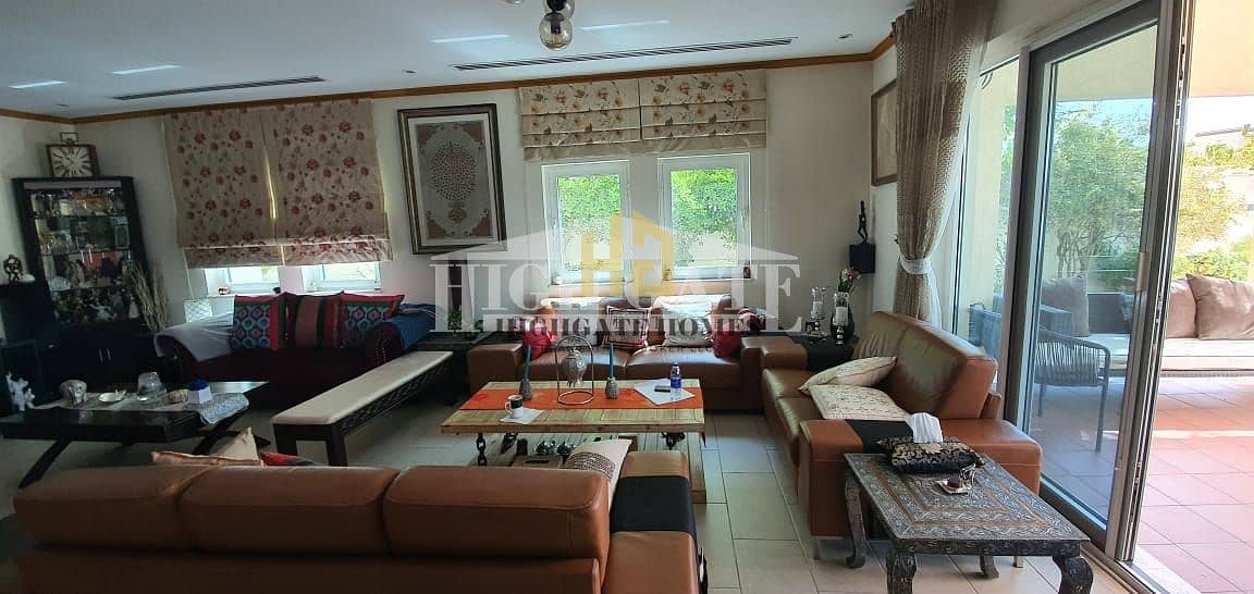 7 SINGLE ROW 3BR REGIONAL LARGE w/ STUNNING POOL