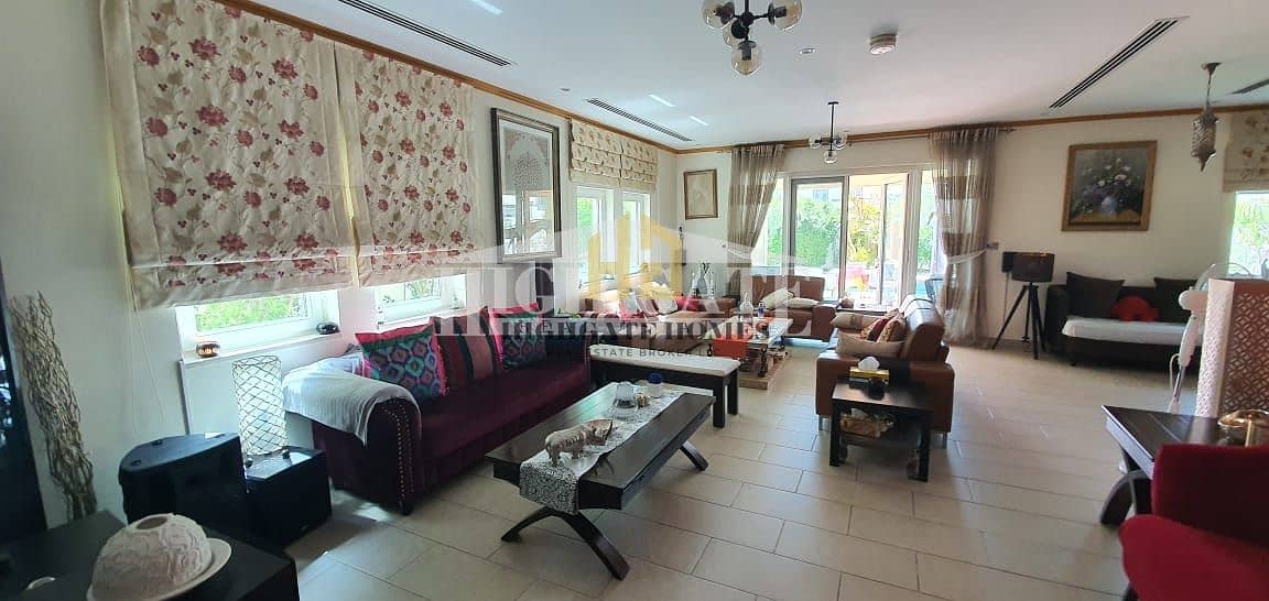 8 SINGLE ROW 3BR REGIONAL LARGE w/ STUNNING POOL