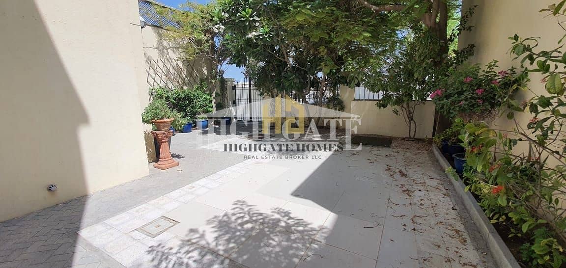 11 SINGLE ROW 3BR REGIONAL LARGE w/ STUNNING POOL