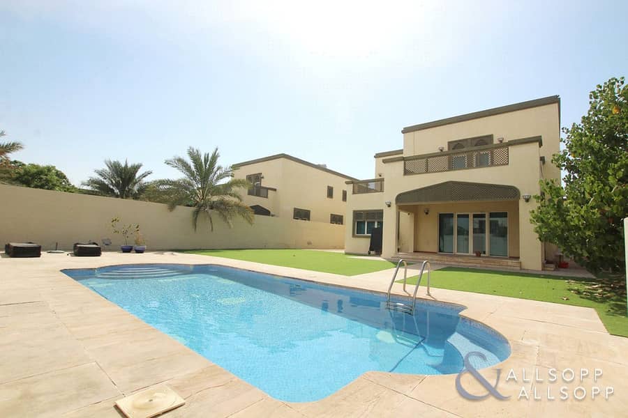 2 Four Bed | Private Pool | Quiet District