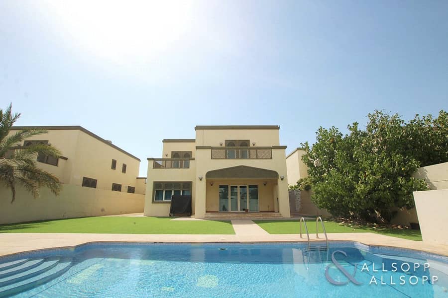 3 Four Bed | Private Pool | Quiet District