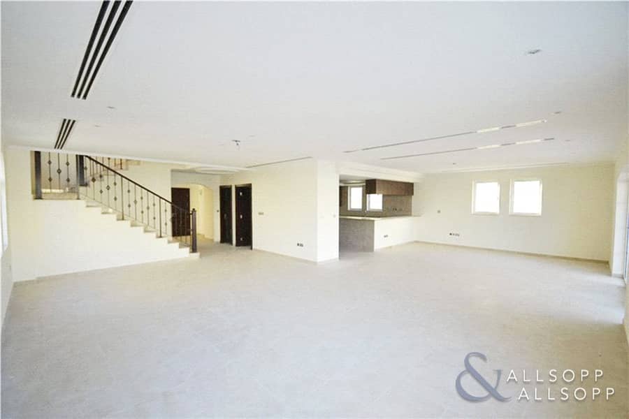 4 Four Bed | Private Pool | Quiet District