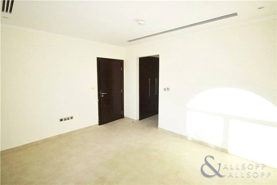 10 Four Bed | Private Pool | Quiet District