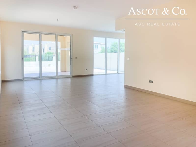 2 Vacant|Large Plot| Lake Facing|4 Bedroom