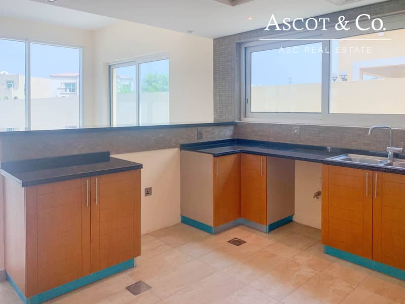 4 Vacant|Large Plot| Lake Facing|4 Bedroom