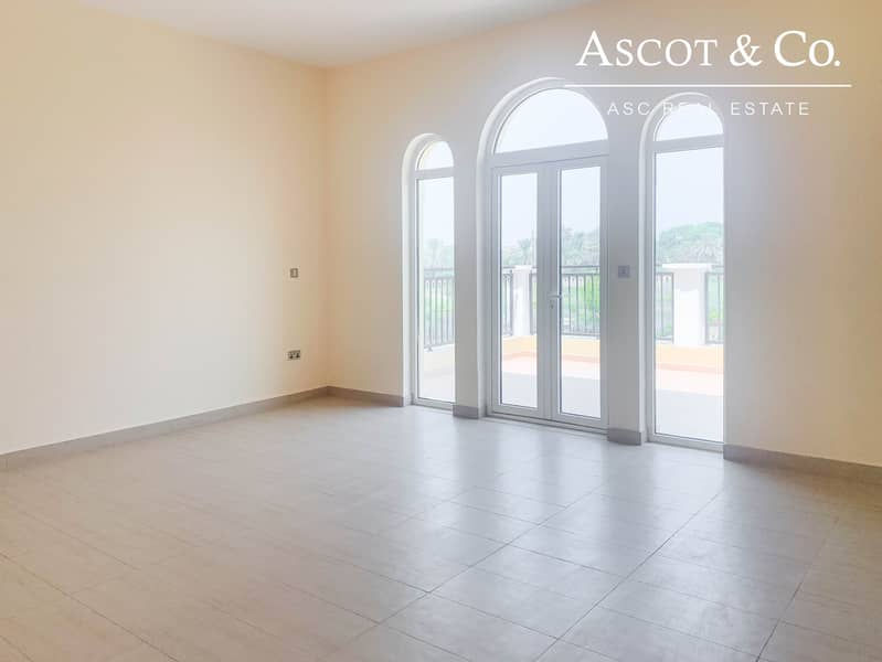7 Vacant|Large Plot| Lake Facing|4 Bedroom