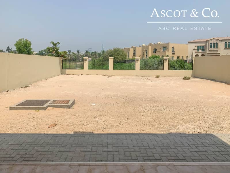 8 Vacant|Large Plot| Lake Facing|4 Bedroom