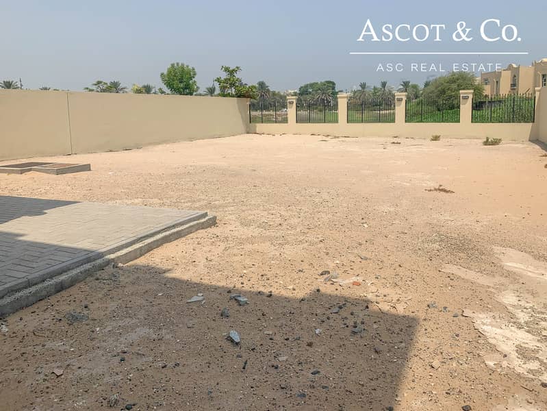 9 Vacant|Large Plot| Lake Facing|4 Bedroom