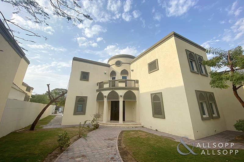 Great Location | Vacant Now | Skyline View Great Location | Vacant Now | Skyline View