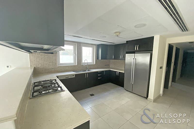 9 Great Location | Vacant Now | Skyline View