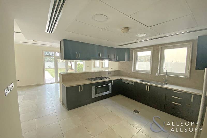 10 Great Location | Vacant Now | Skyline View