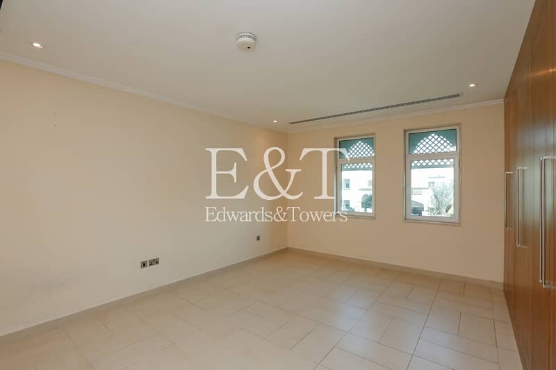 11 End March Available|Well Maintained| Pool