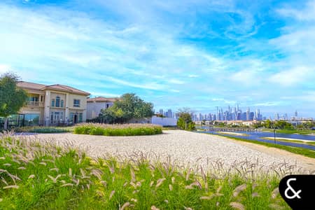 4 Bedroom Villa for Sale in Jumeirah Islands, Dubai - Main Lake | Skyline Views | 4 Bedrooms