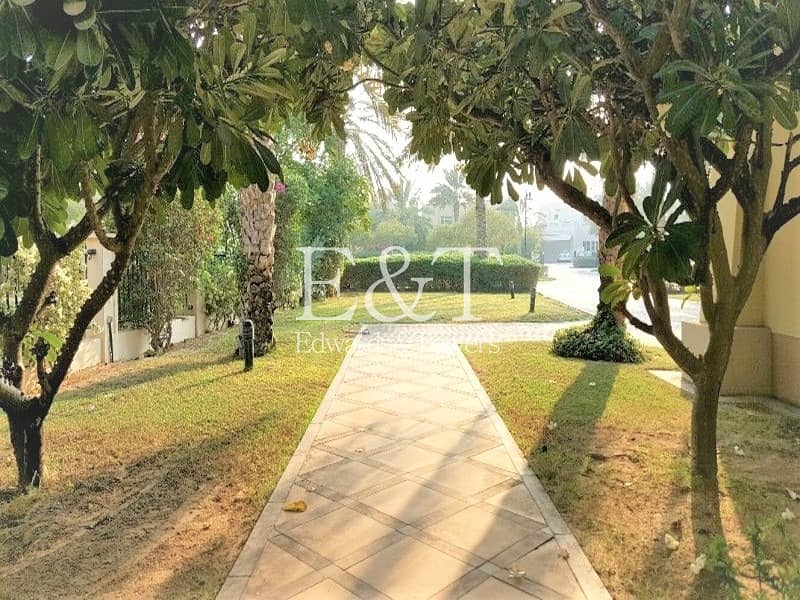 15 OUTSTANDING Upgraded Central Lake View 4Beds | JI