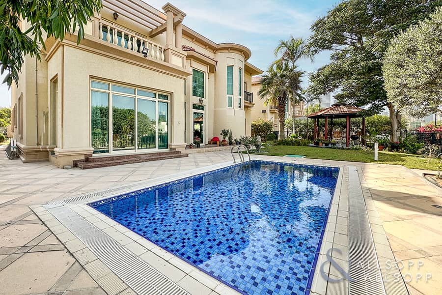 Garden Hall Villa | Lake & Skyline View Garden Hall Villa | Lake & Skyline View