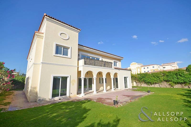 2 Immaculate | 5 Bed Family Villa | Move Now