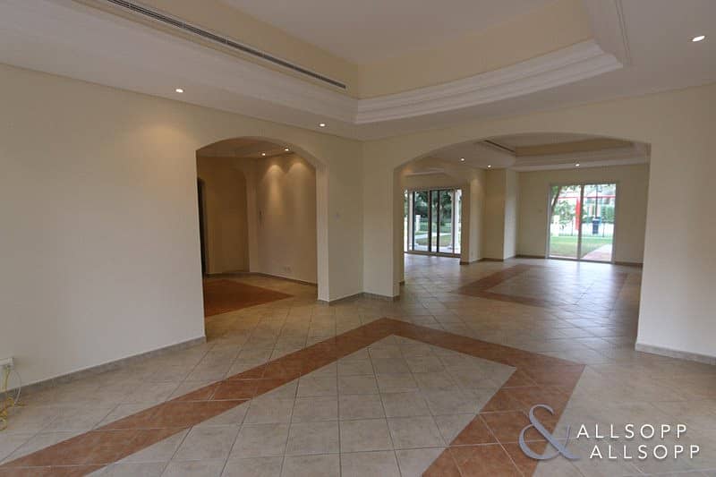 3 Immaculate | 5 Bed Family Villa | Move Now