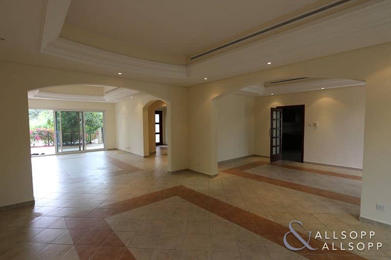 4 Immaculate | 5 Bed Family Villa | Move Now