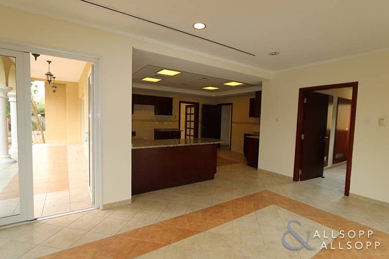 5 Immaculate | 5 Bed Family Villa | Move Now