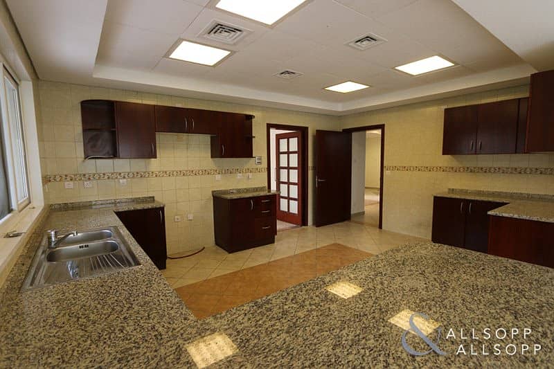 6 Immaculate | 5 Bed Family Villa | Move Now