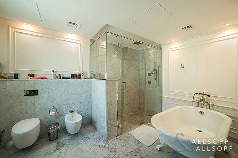 9 Exclusive | Fully Upgraded | 4 Bedrooms