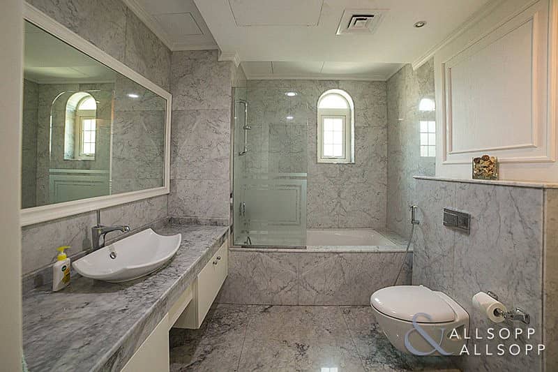 10 Exclusive | Fully Upgraded | 4 Bedrooms