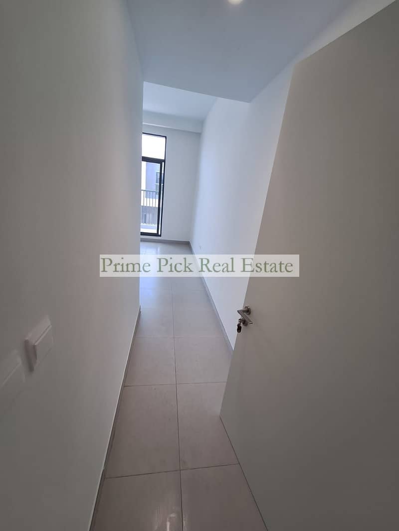 8 Master bedroom. jpg