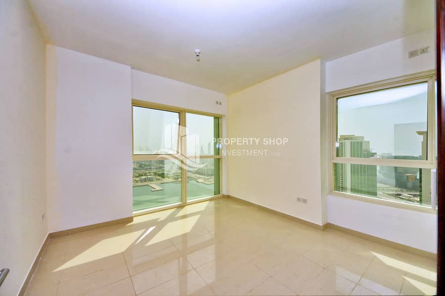 4 2-bedroom-apartment-al-reem-island-marina-square-marina-blue-master-bedroom. JPG