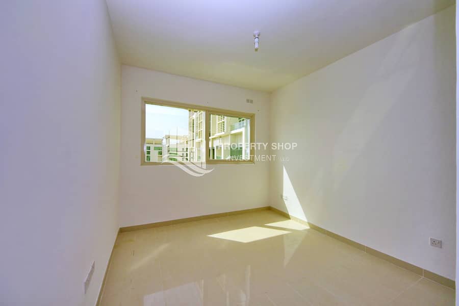 6 2-bedroom-apartment-al-reem-island-marina-square-marina-blue-bedroom. JPG
