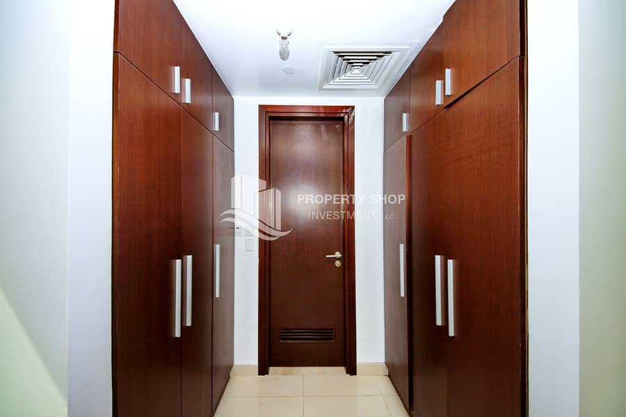 8 2-bedroom-apartment-al-reem-island-marina-square-marina-blue-closet. JPG