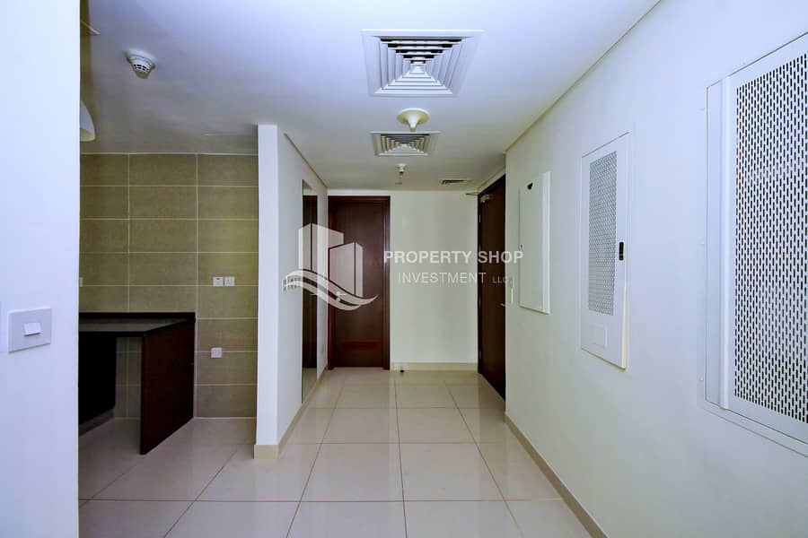 9 2-bedroom-apartment-al-reem-island-marina-square-marina-blue-foyer. JPG