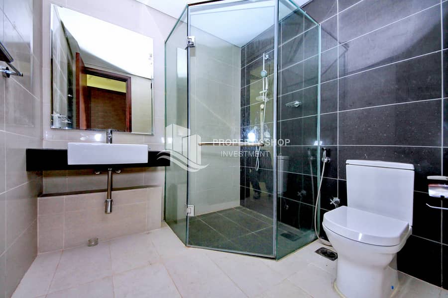 11 2-bedroom-apartment-al-reem-island-marina-square-marina-blue-bathroom. JPG