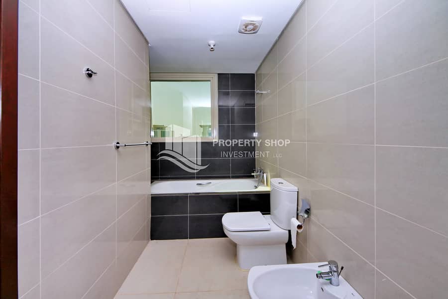 12 2-bedroom-apartment-al-reem-island-marina-square-marina-blue-master-bathroom. JPG
