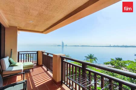 1 Bedroom Flat for Sale in Palm Jumeirah, Dubai - Rare Corner Unit | Sea -Skyline View | Privacy
