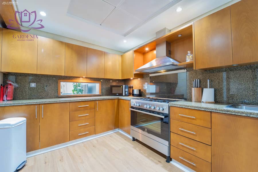 30 kitchen 1. jpg