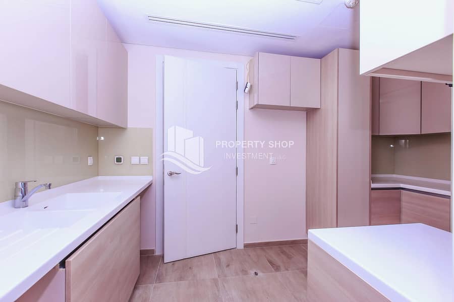 7 2-bedroom-al-reem-island-shams-abu-dhabi-yasmina-residences-kitchen. JPG