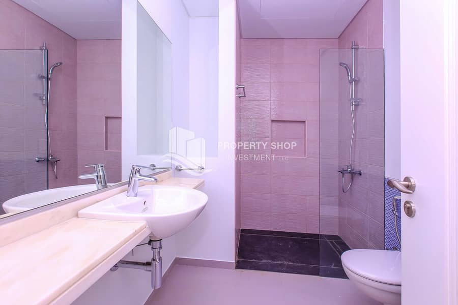 8 2-bedroom-al-reem-island-shams-abu-dhabi-yasmina-residences-bathroom. JPG