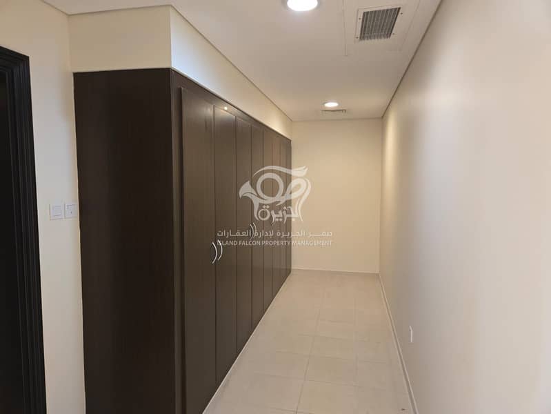 10 4d547ce9-927c-4bec-a88a-eef41651ec88. jpg