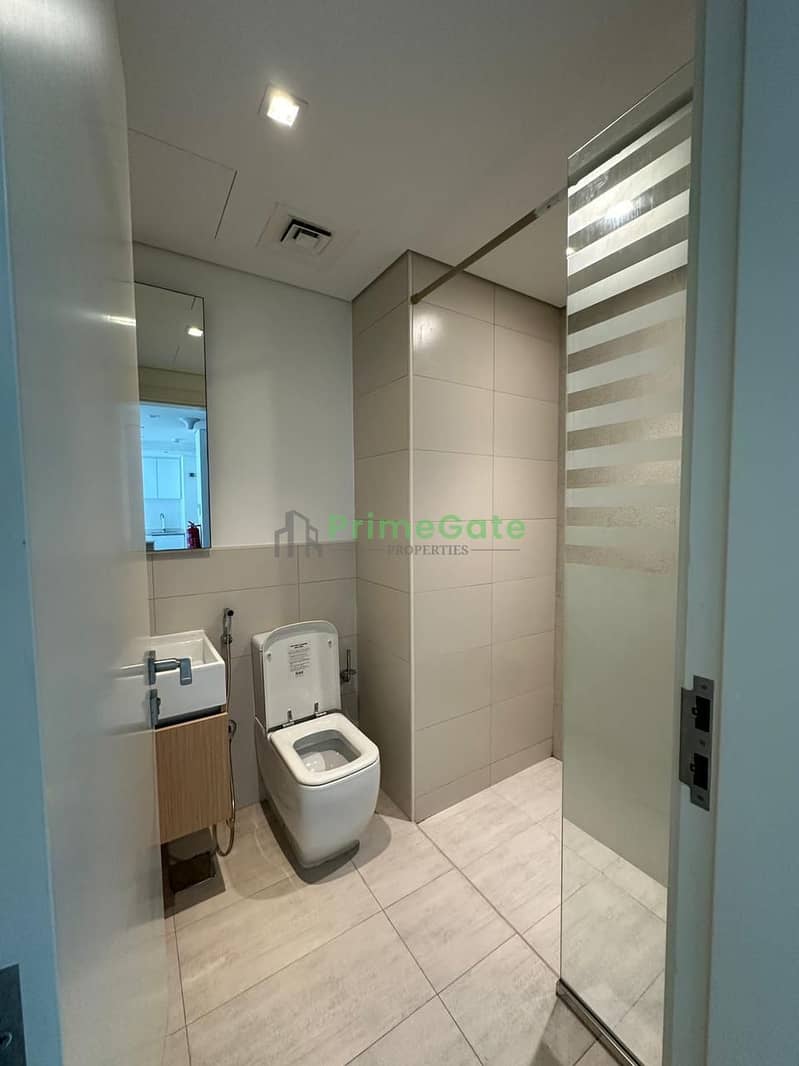 7 aec23ba9-f476-41e2-a95f-aef08d37bbd5. jpg