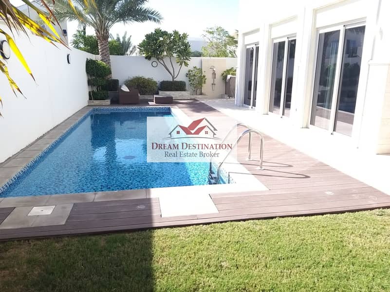 Landscaped - 5 Bedroom Mediterranean Style Villa in D1