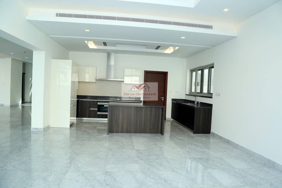 4 Luxury - 5 Bedroom Contemporary Villa for Urgent Sale
