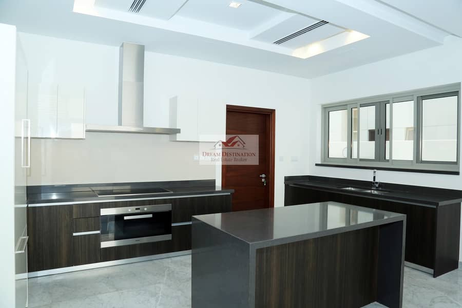 5 Luxury - 5 Bedroom Contemporary Villa for Urgent Sale
