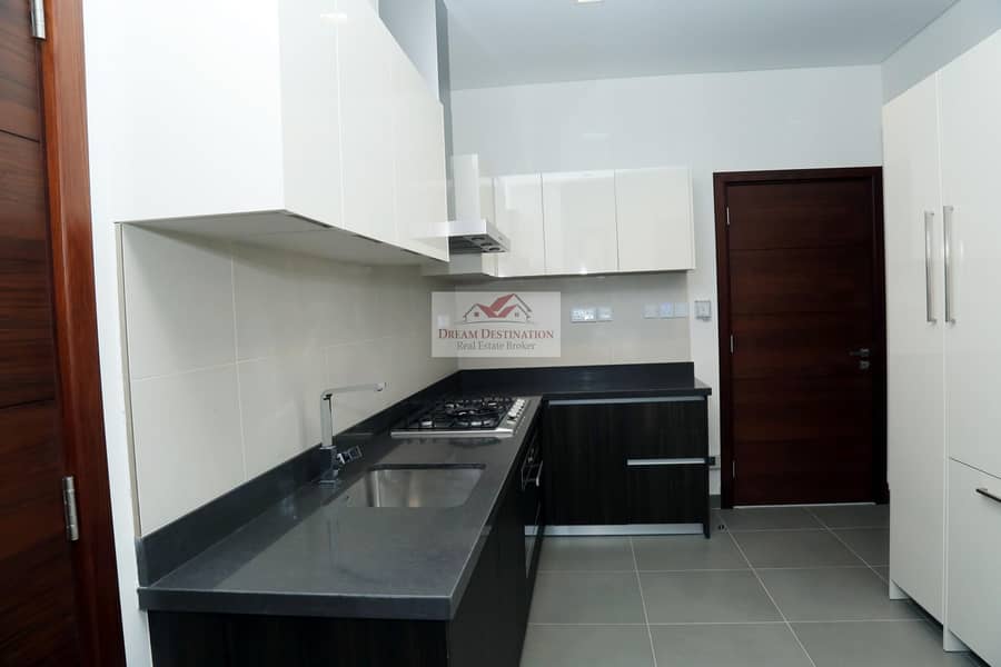 6 Luxury - 5 Bedroom Contemporary Villa for Urgent Sale