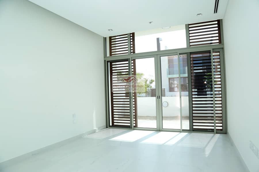 9 Luxury - 5 Bedroom Contemporary Villa for Urgent Sale