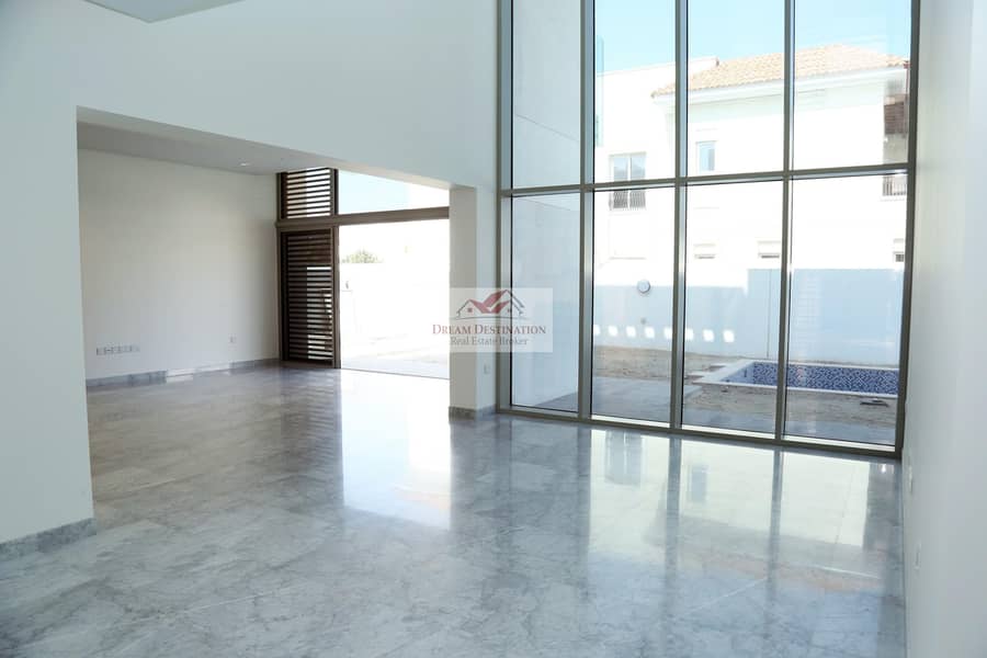 11 Luxury - 5 Bedroom Contemporary Villa for Urgent Sale