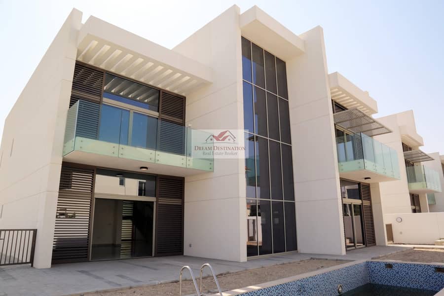 12 Luxury - 5 Bedroom Contemporary Villa for Urgent Sale