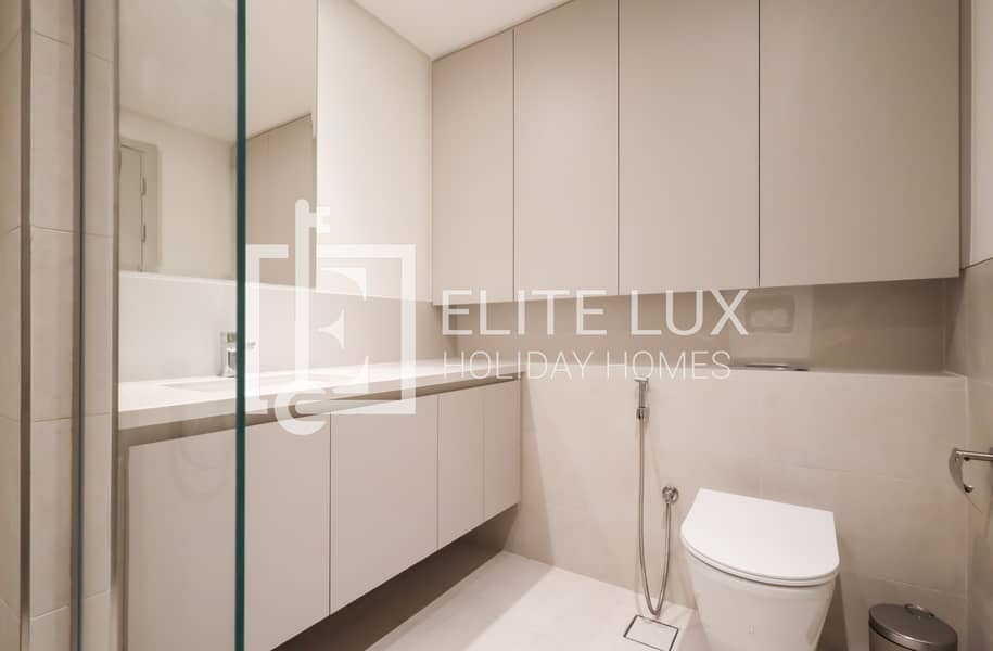26 Master Bedroom Toilet 2-min. jpg
