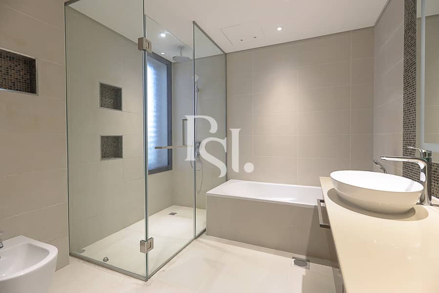 11 west-yas-yas-island-abudhabi-master-bathroom (3). JPG