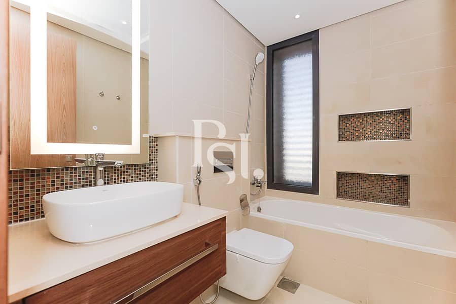 13 west-yas-yas-island-abudhabi-master-bathroom (1). JPG