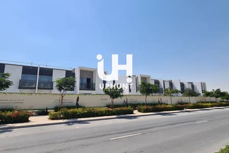Single Row/ Brand New/ Vacant/ Luxury Living